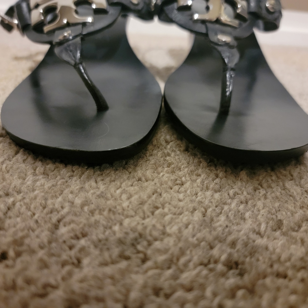 Tory Burch Holly 2 Black Leather Silver Emblem Slingback Heels Sandals Size 7 - Picture 9 of 12